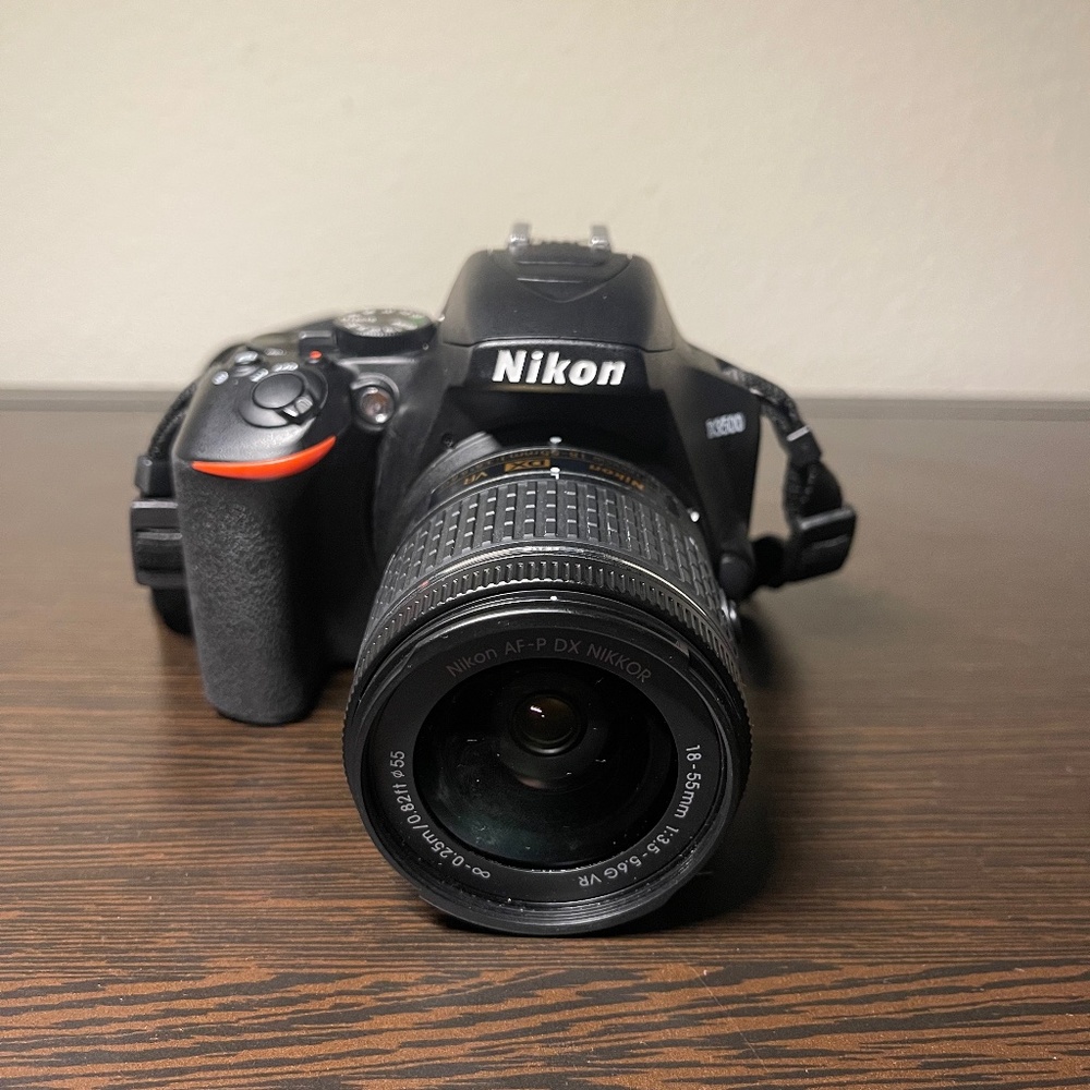 Nikon D3500 with bag included